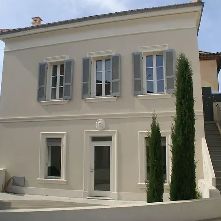 Lavish In Tropez Near Holiday home *